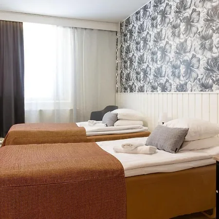 Hotel Kajaani Отель *